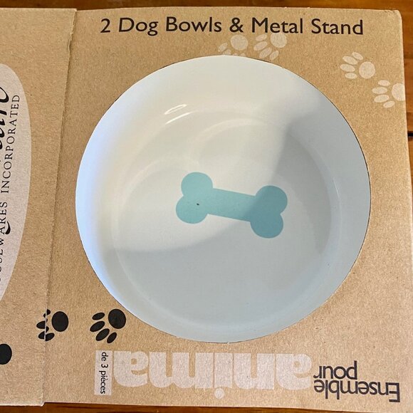 2 DOG BOWLS W/ STAND by SIGNATURE HOUSEWARES INCORPORATED - Picture 3 of 9